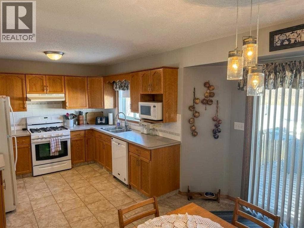 12 Clearwater Crescent — photo 5