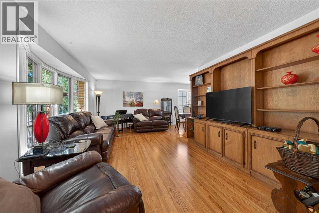 740 Hunterston Crescent NW — photo 5