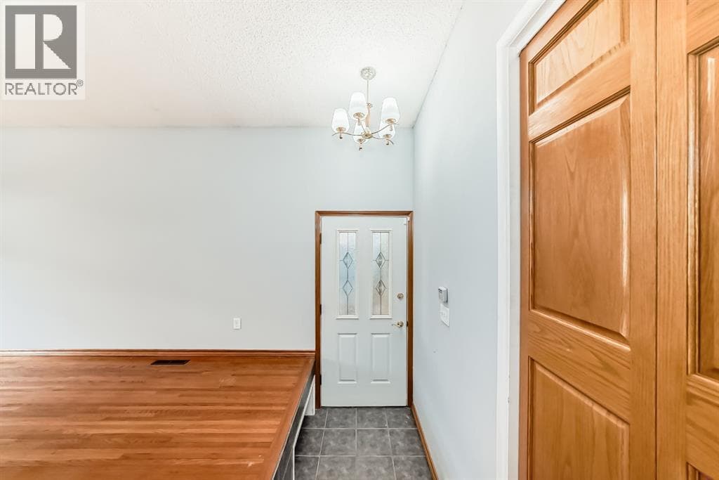 4603 41 Street NW — photo 5