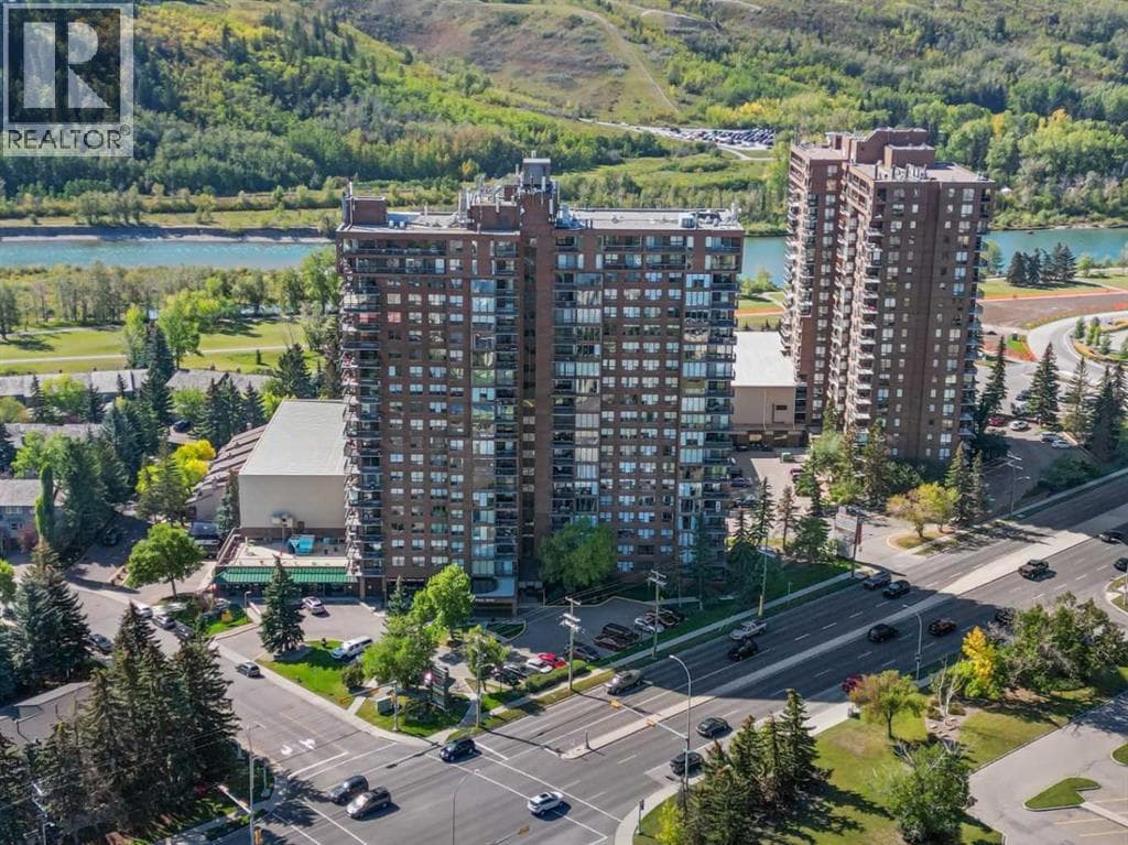 902, 145 Point Drive NW