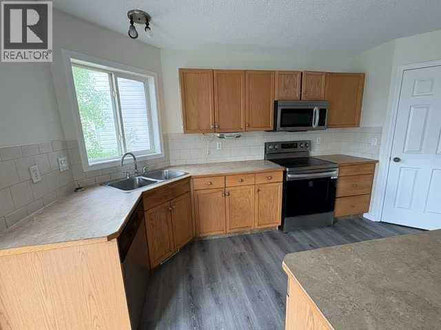 531 Stonegate Road NW — photo 2