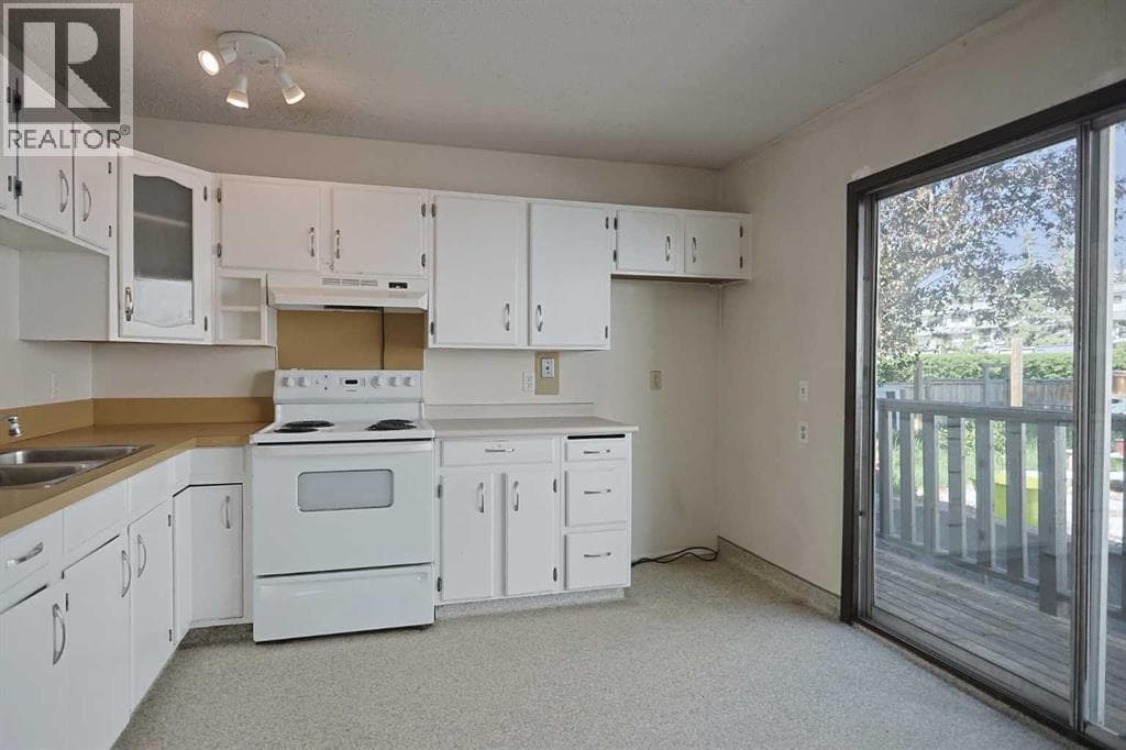 5417 Dalrymple Crescent NW — photo 2