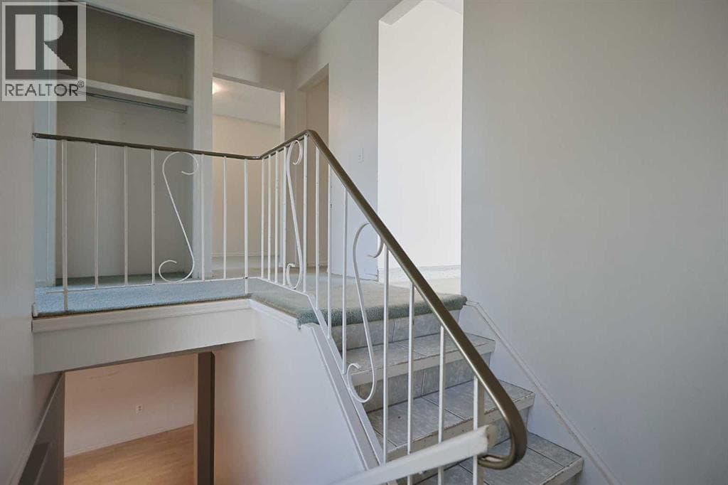 5417 Dalrymple Crescent NW — photo 5
