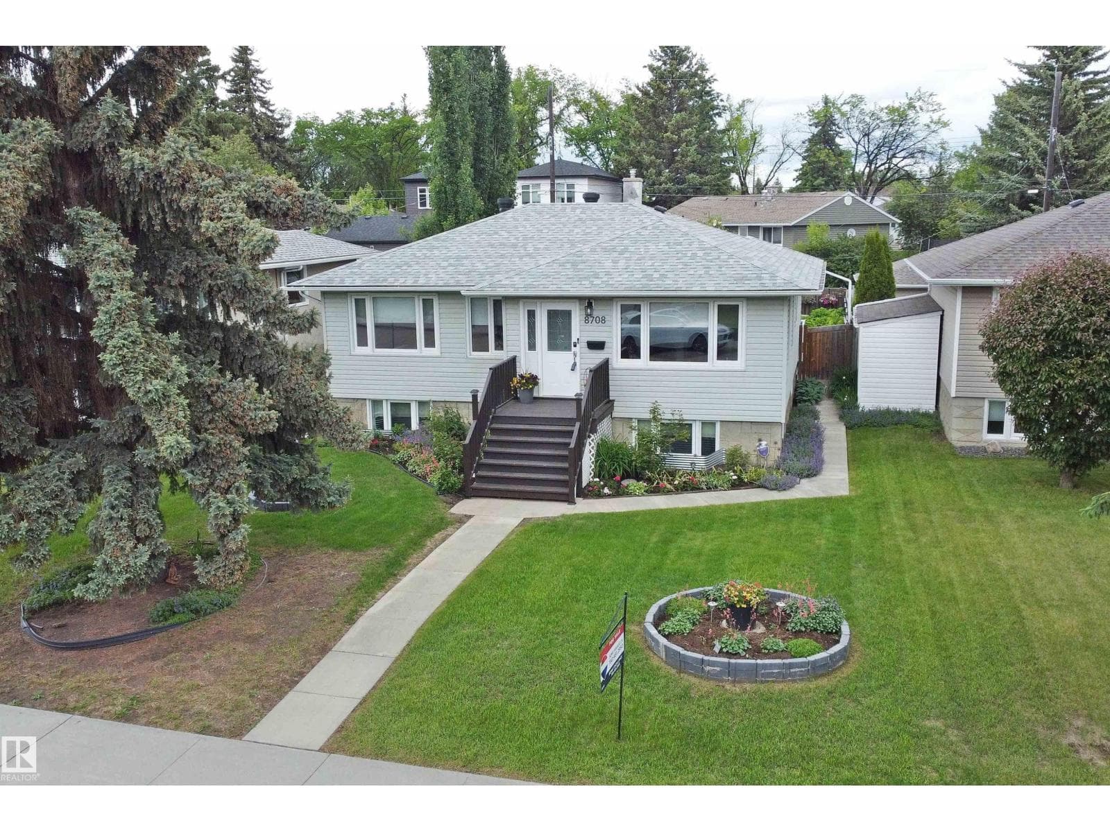 8708 89 AV NW — photo 2