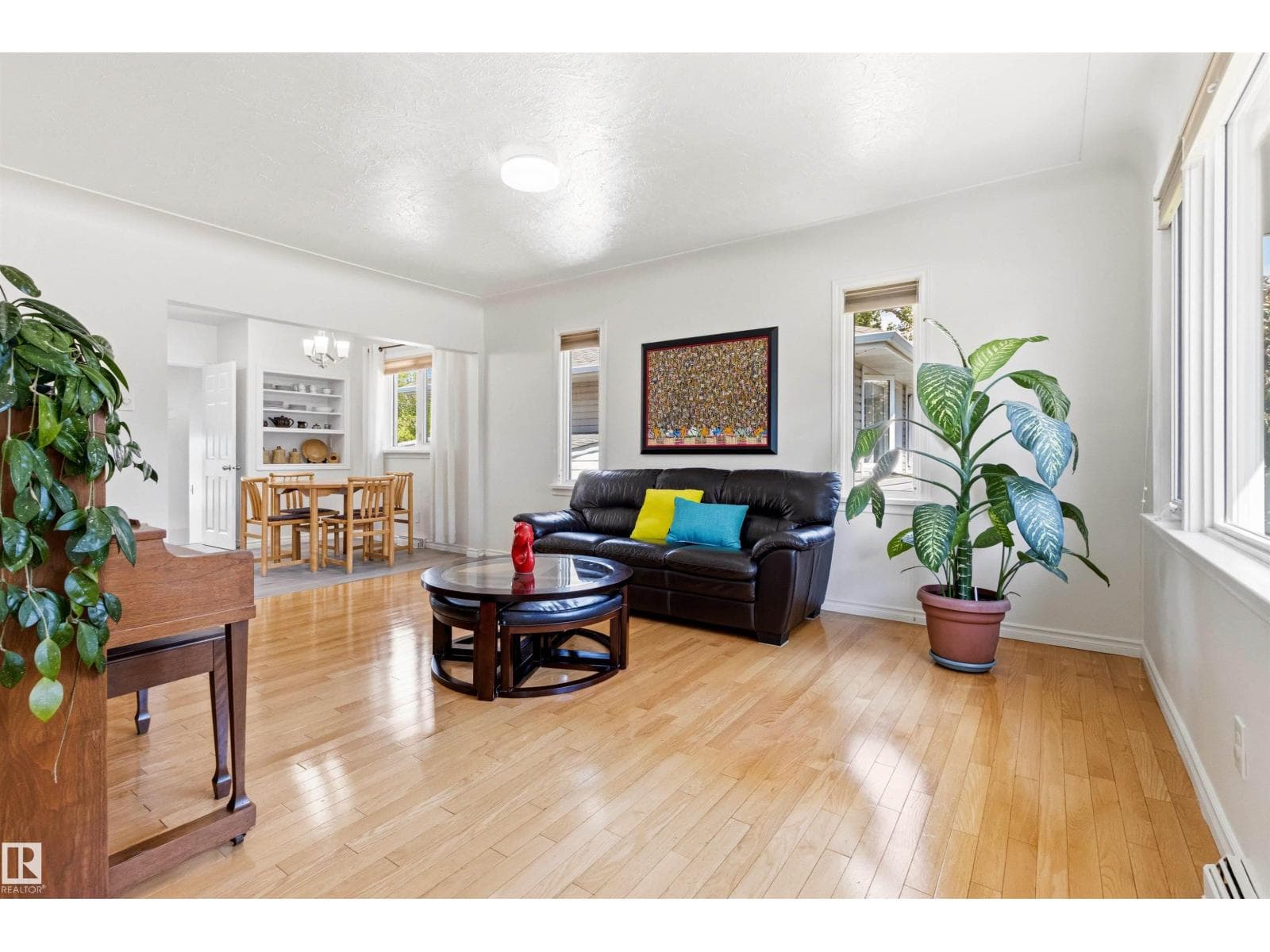 8708 89 AV NW — photo 5