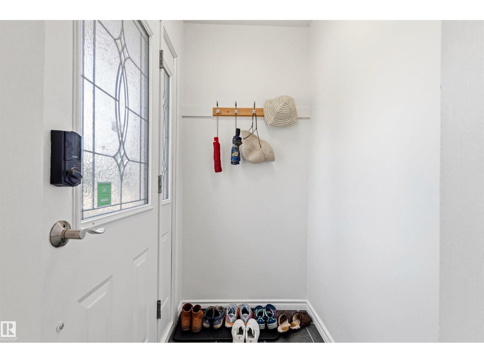 8708 89 AV NW — photo 3