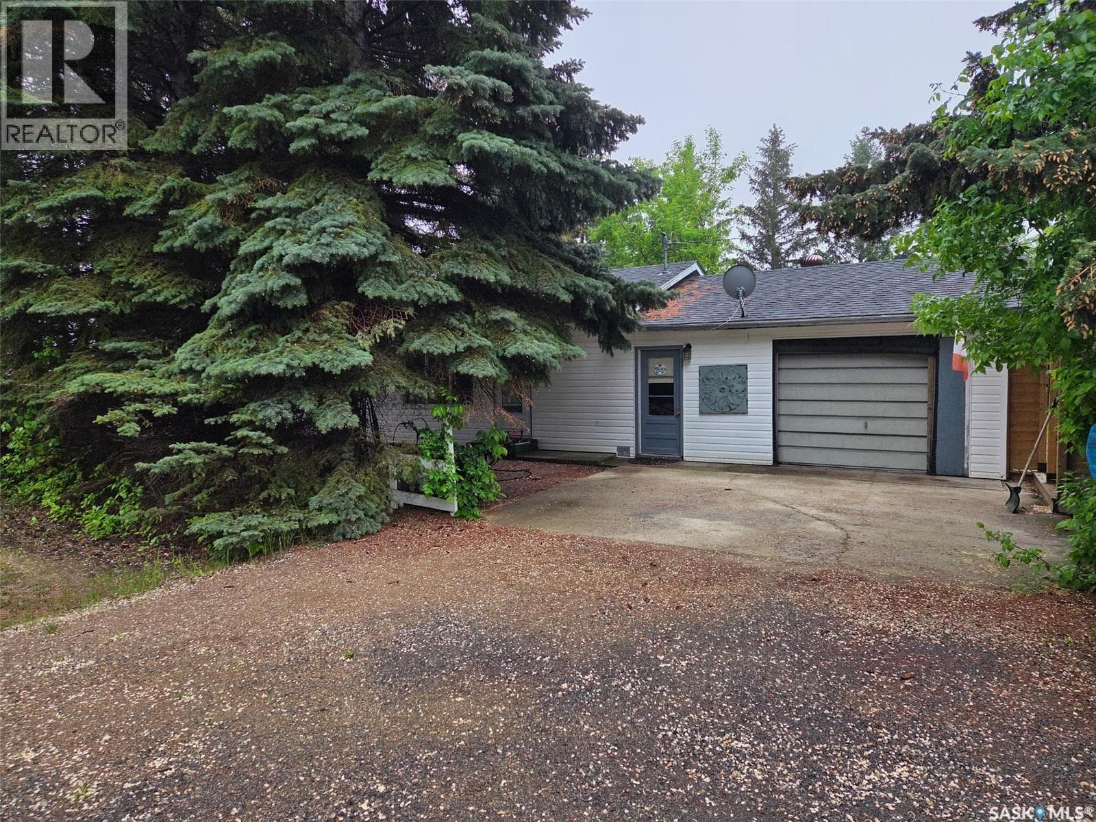 155 Lakeshore CRESCENT — photo 2