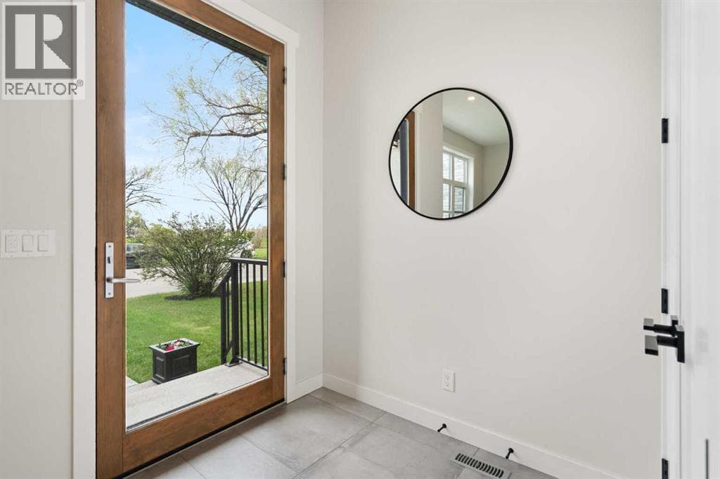 1141 Renfrew Drive NE — photo 3