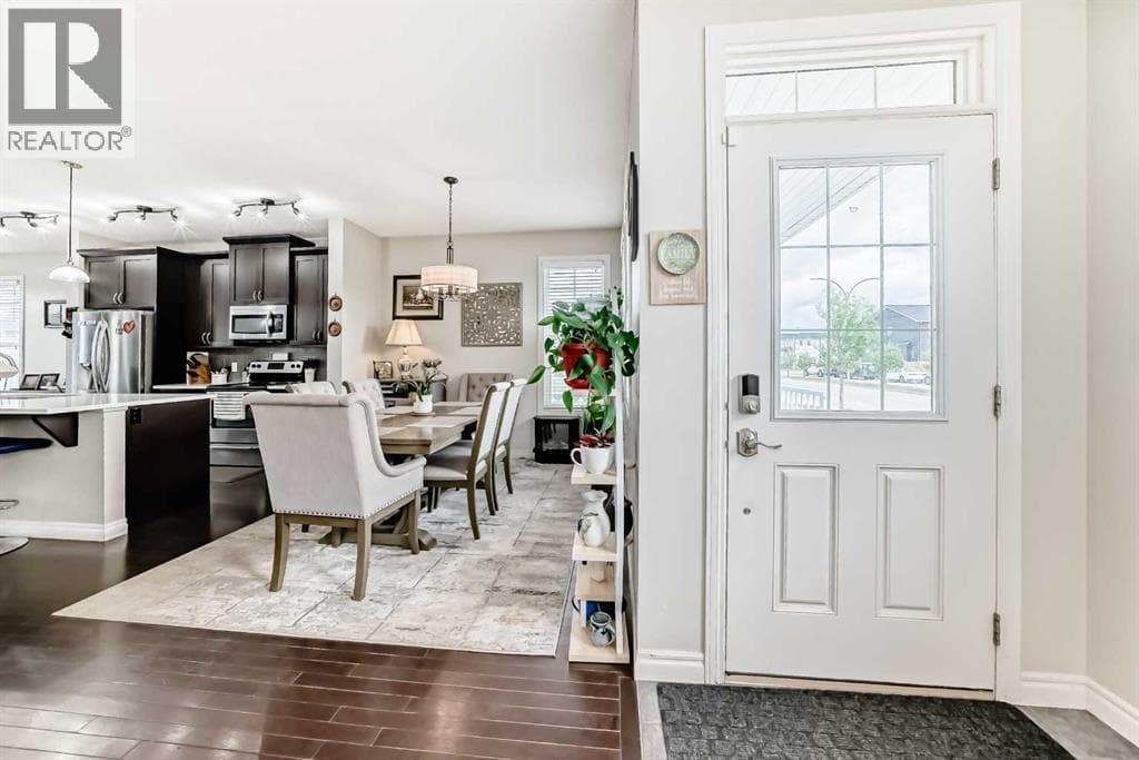 136 Redstone Avenue NE — photo 3