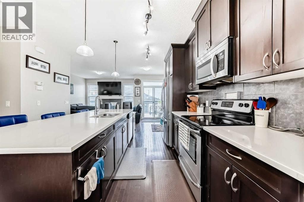 136 Redstone Avenue NE — photo 4