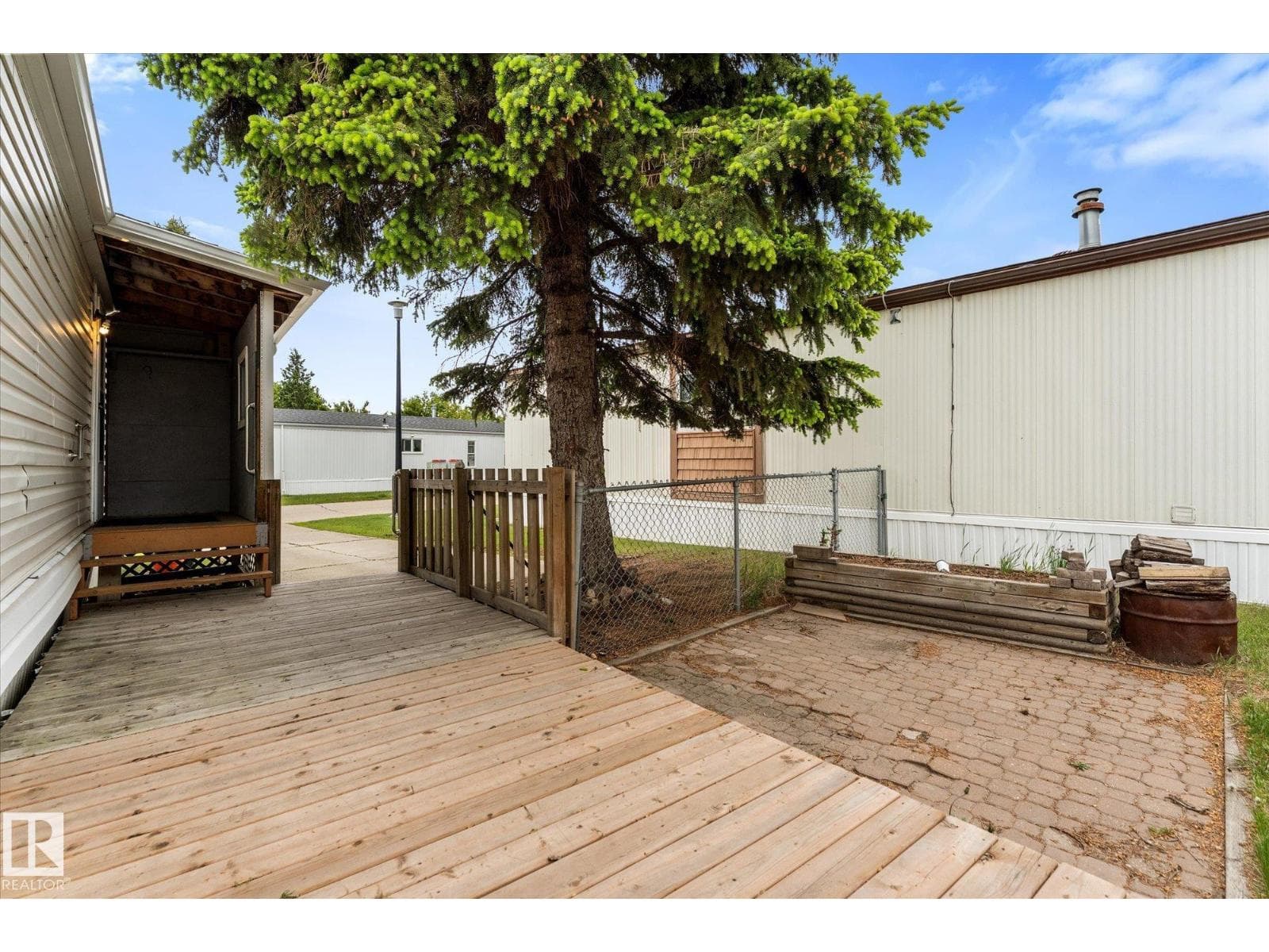 1063 LAKELAND CR — photo 5