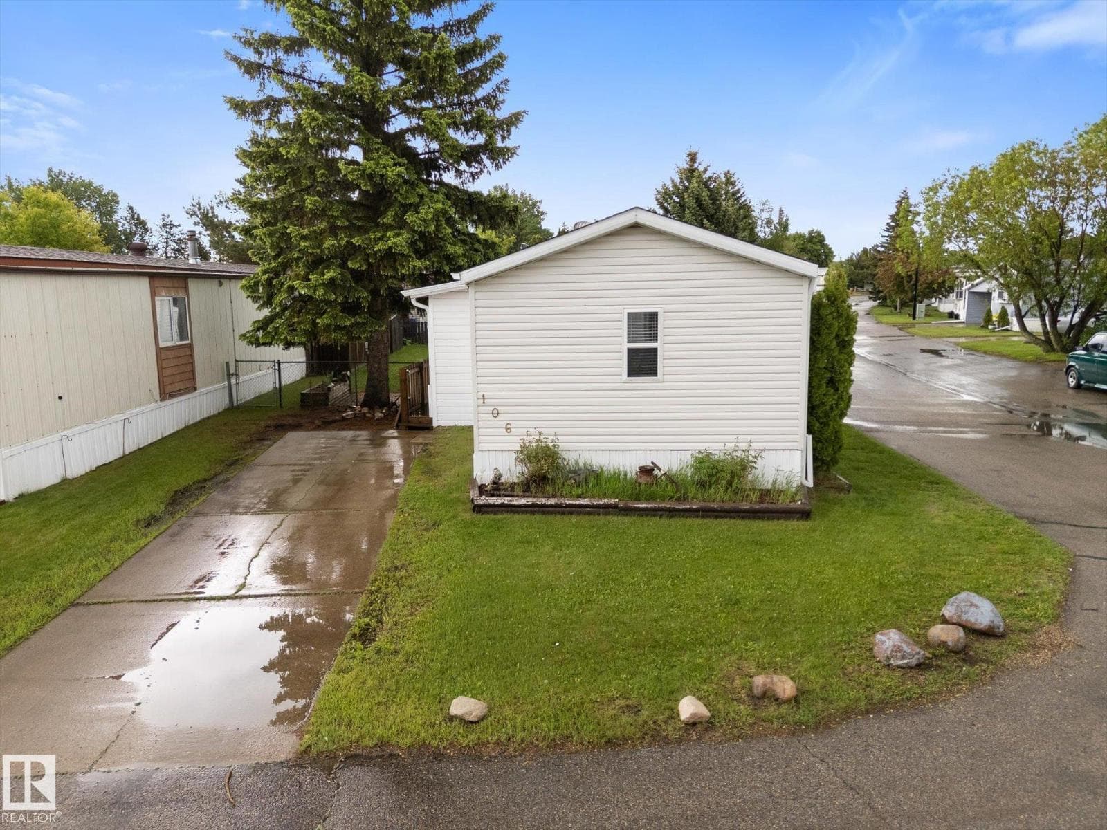 1063 LAKELAND CR — photo 3