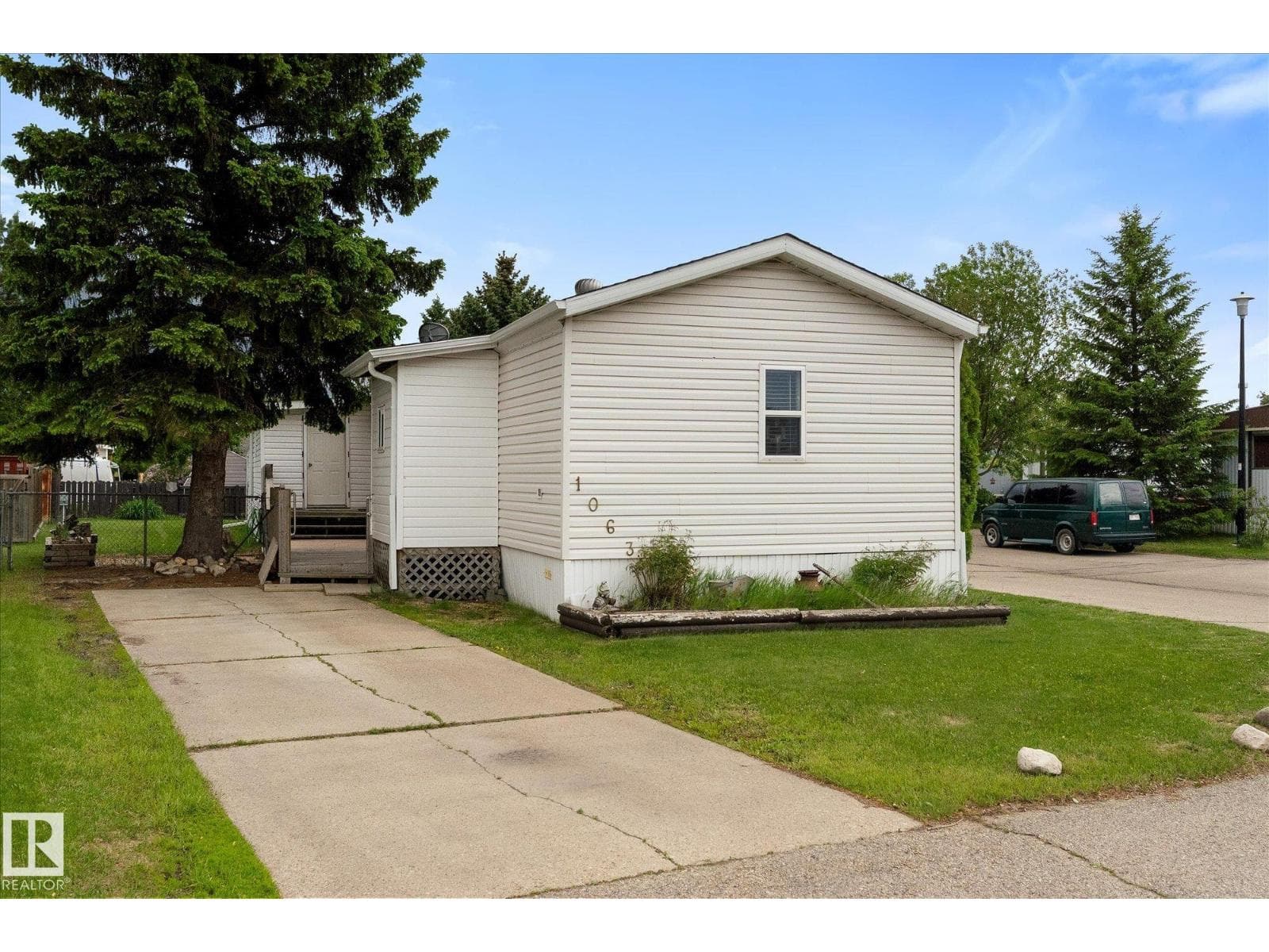 1063 LAKELAND CR — photo 2