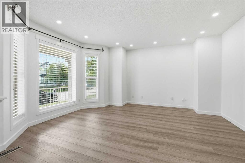 5 Coville Bay NE — photo 3
