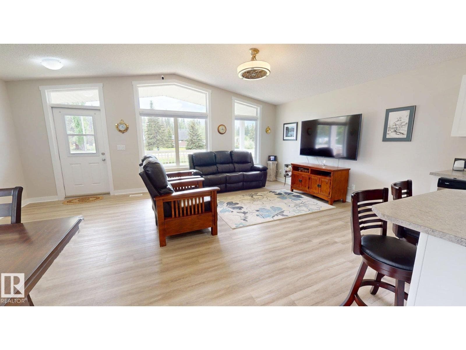 211 Labonte DR — photo 2