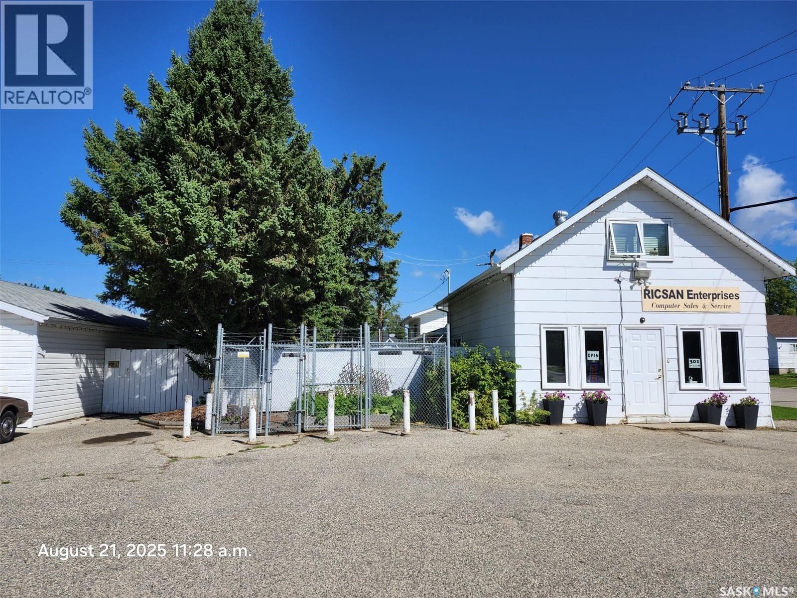 301 1 7th AVENUE W — photo 2