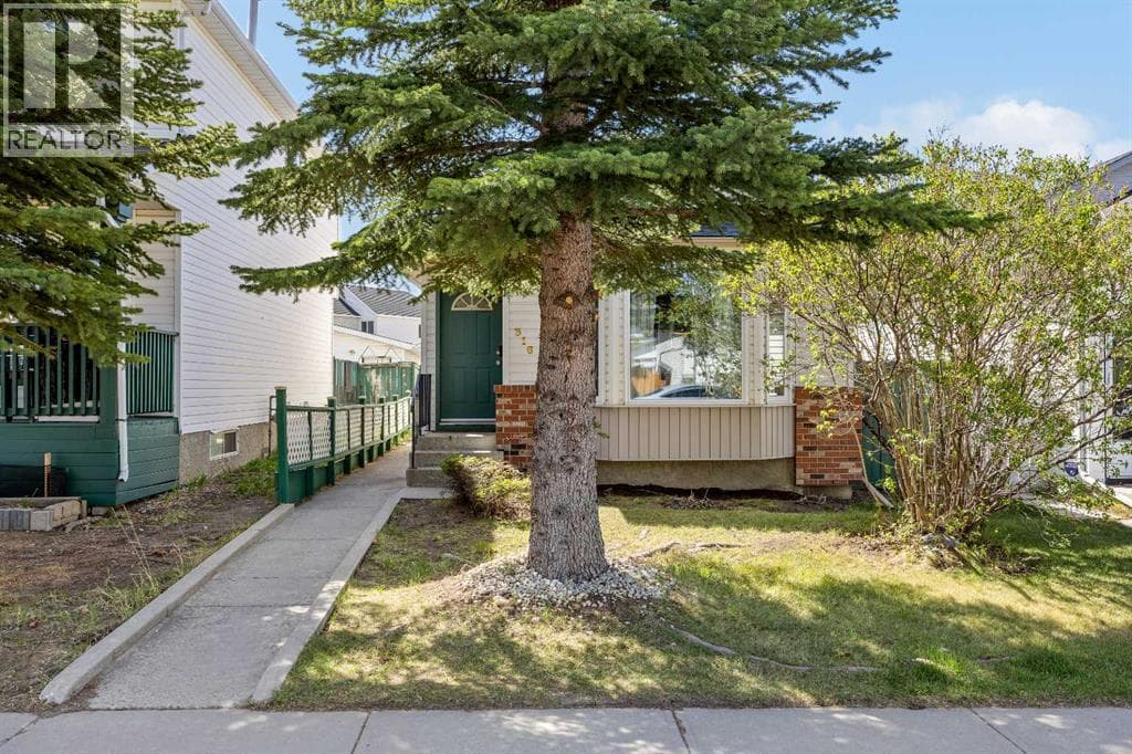 316 Coventry Close NE — photo 2