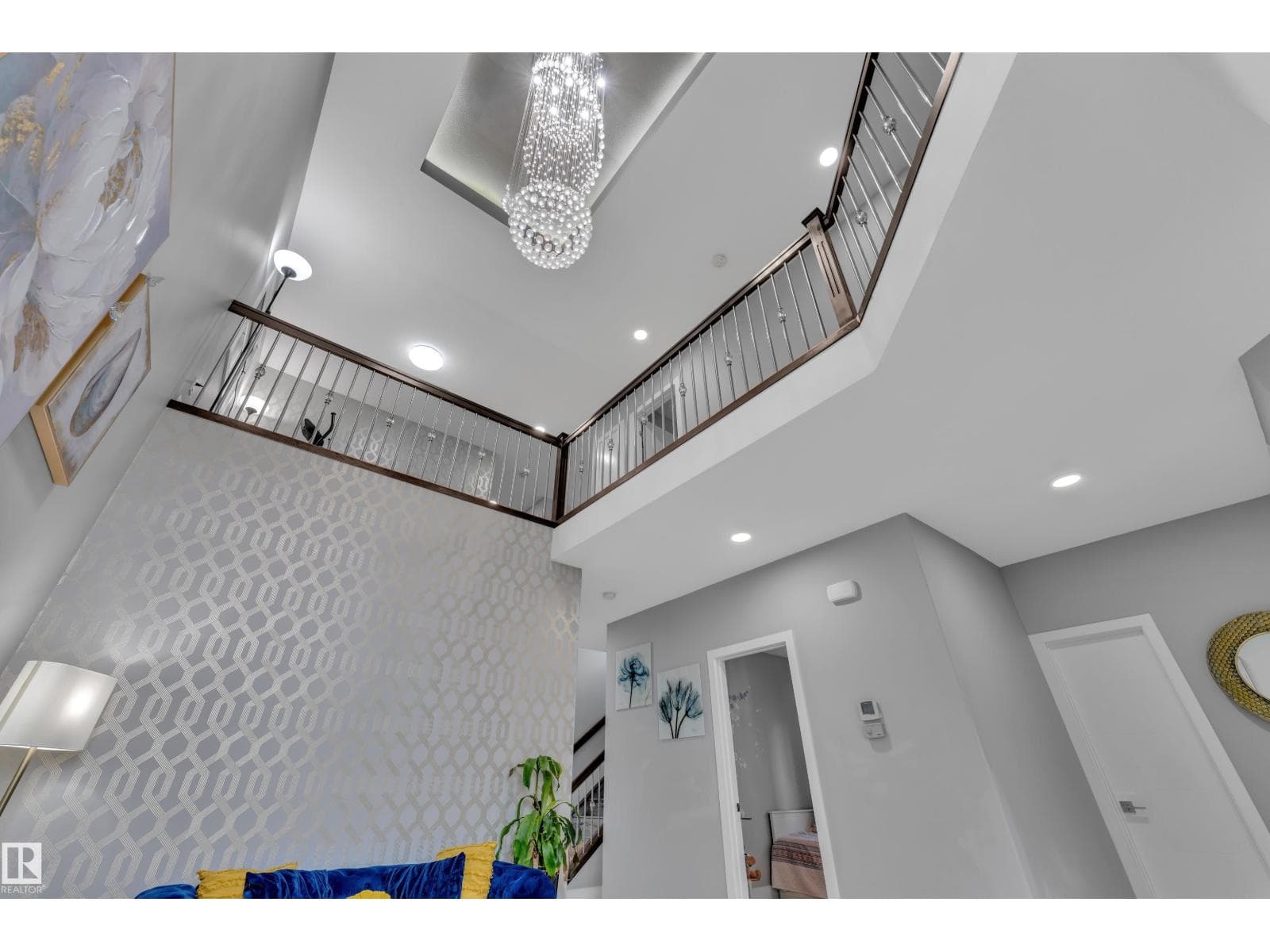 2419 15 AV NW — photo 5