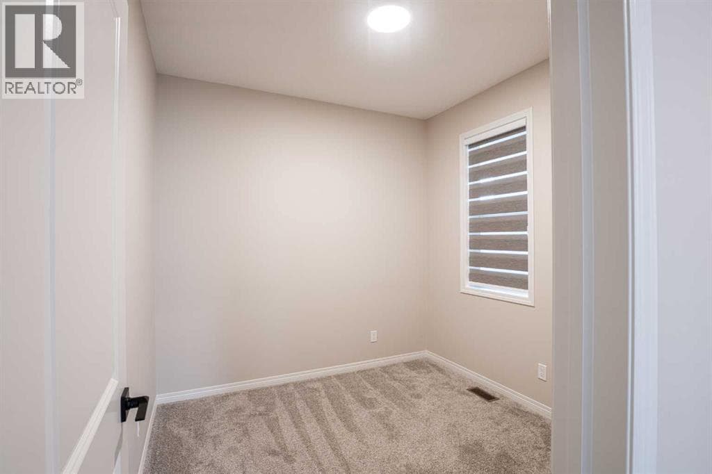 56 Corner Glen Green NE — photo 4