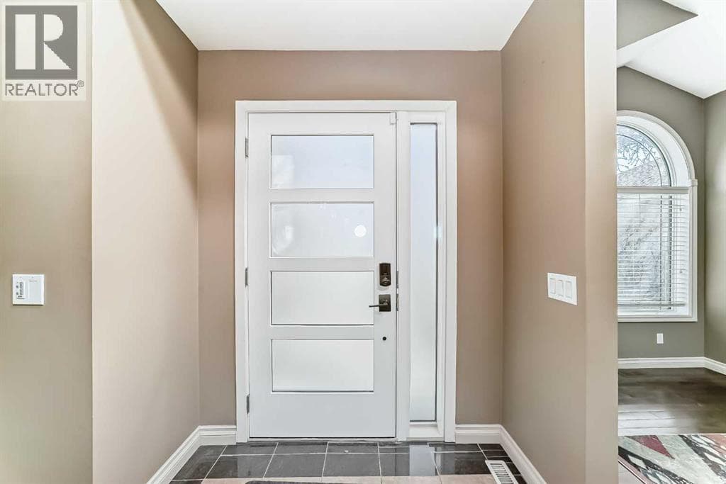 291 EAST CHESTERMERE Drive — photo 3