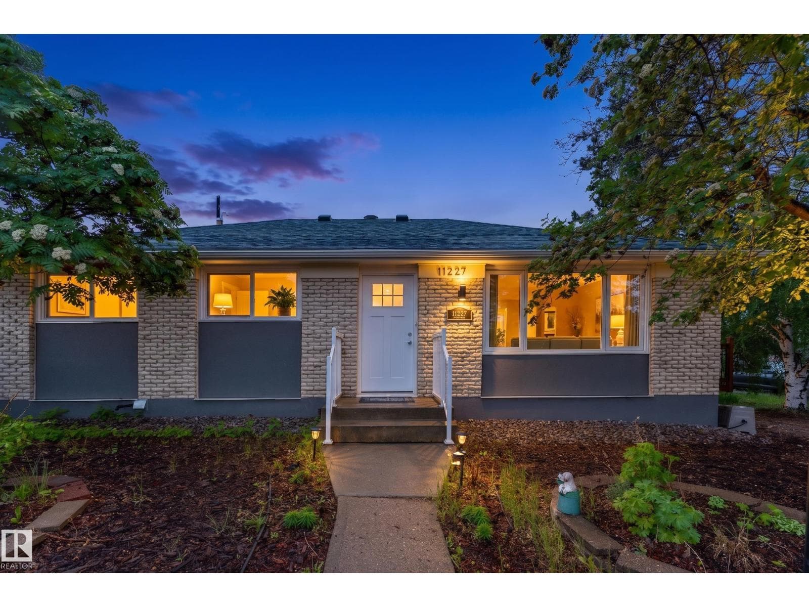 11227 40 AV NW