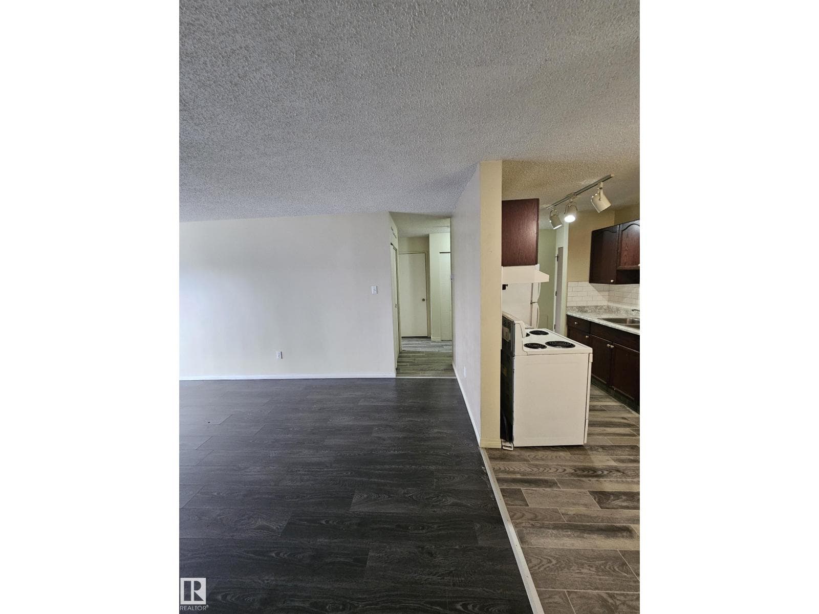 #401 10615 110 Street NW — photo 3