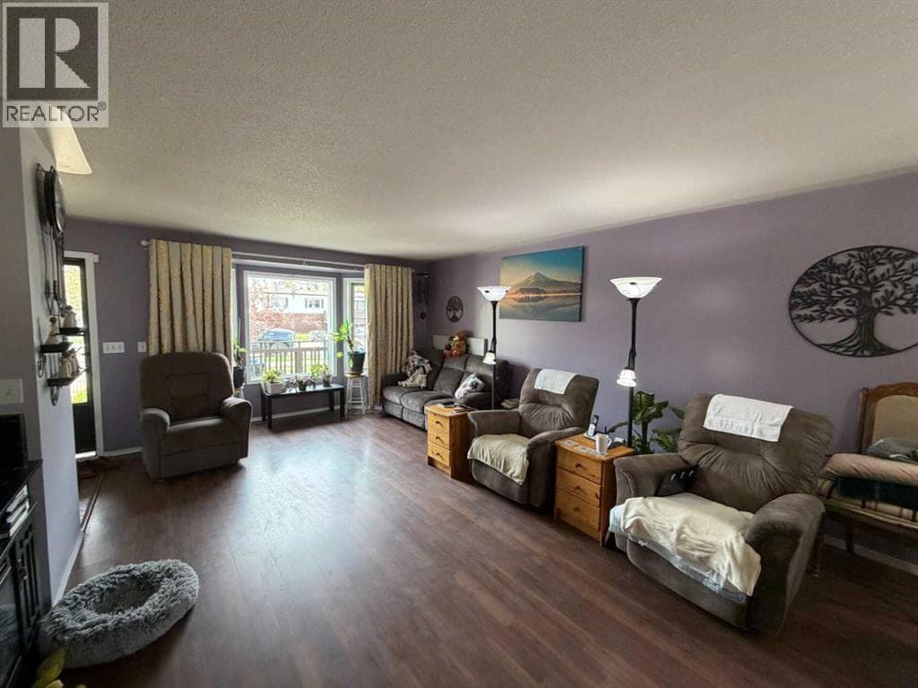 4606B 48 Avenue — photo 2