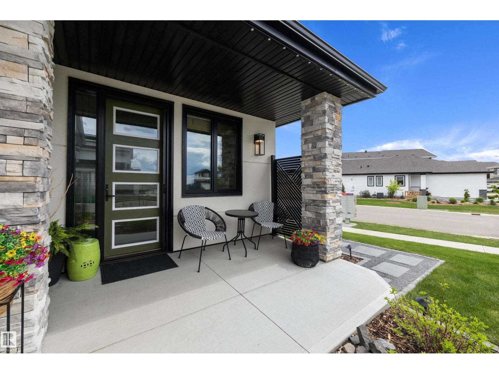 369 MEADOWVIEW DR — photo 4