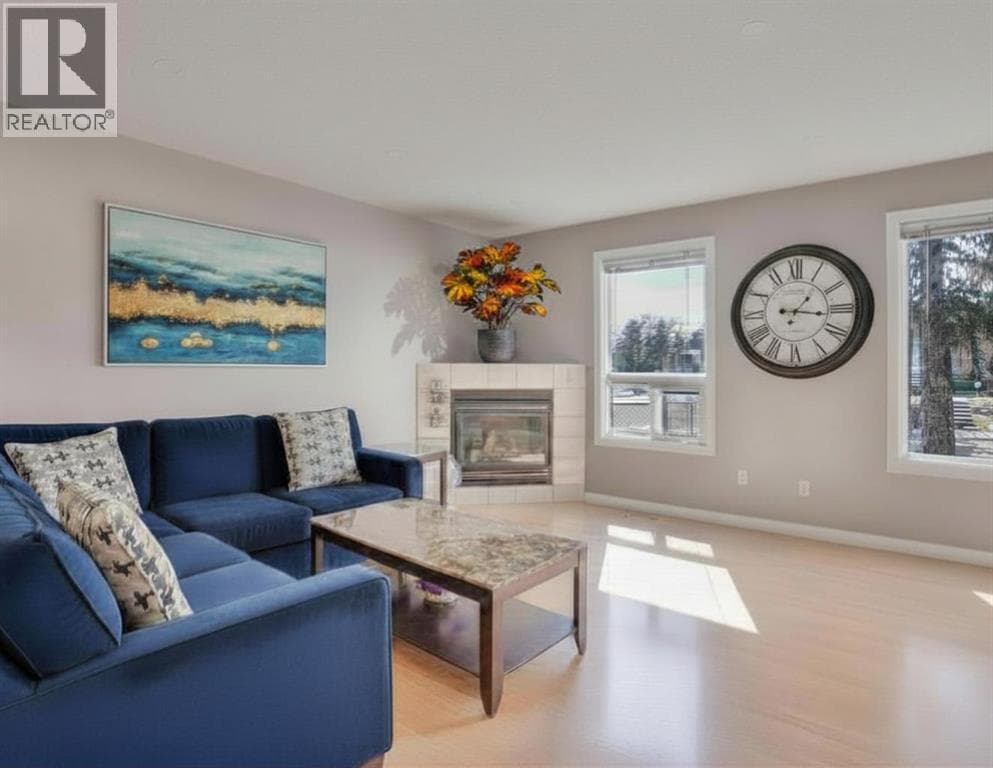 1004 Penrith Crescent SE — photo 3