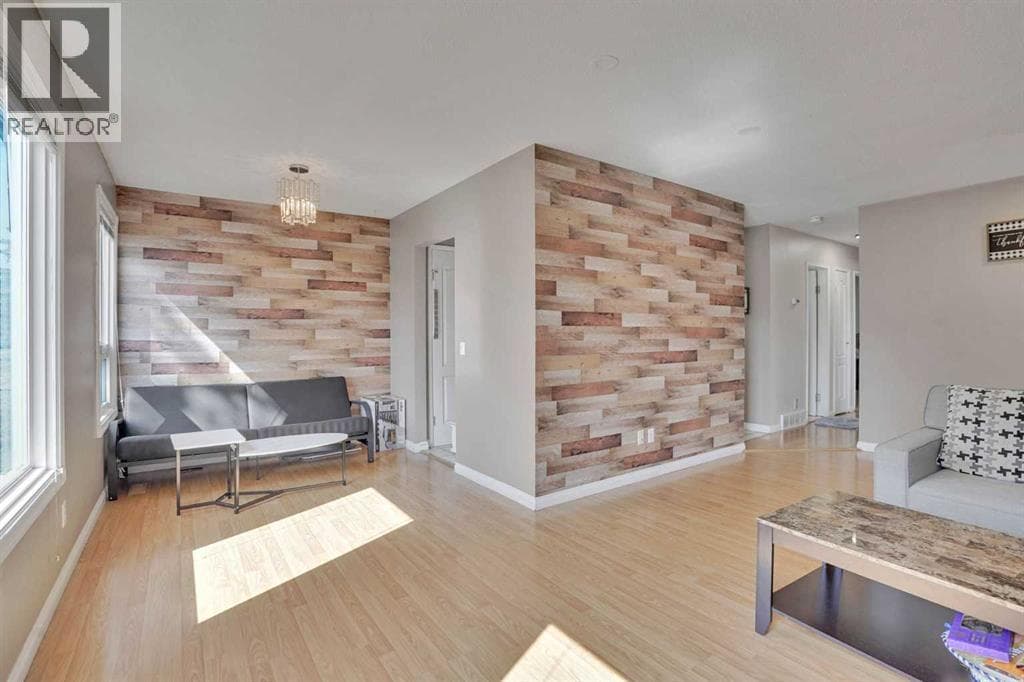 1004 Penrith Crescent SE — photo 5