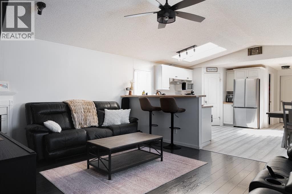 213 Mitchell Drive — photo 2