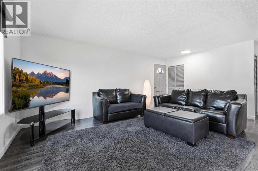 1420 Marlyn Way NE — photo 4