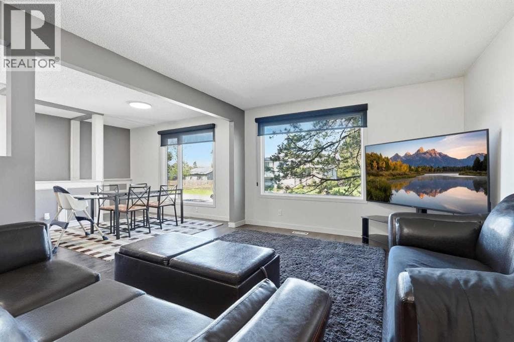 1420 Marlyn Way NE — photo 3