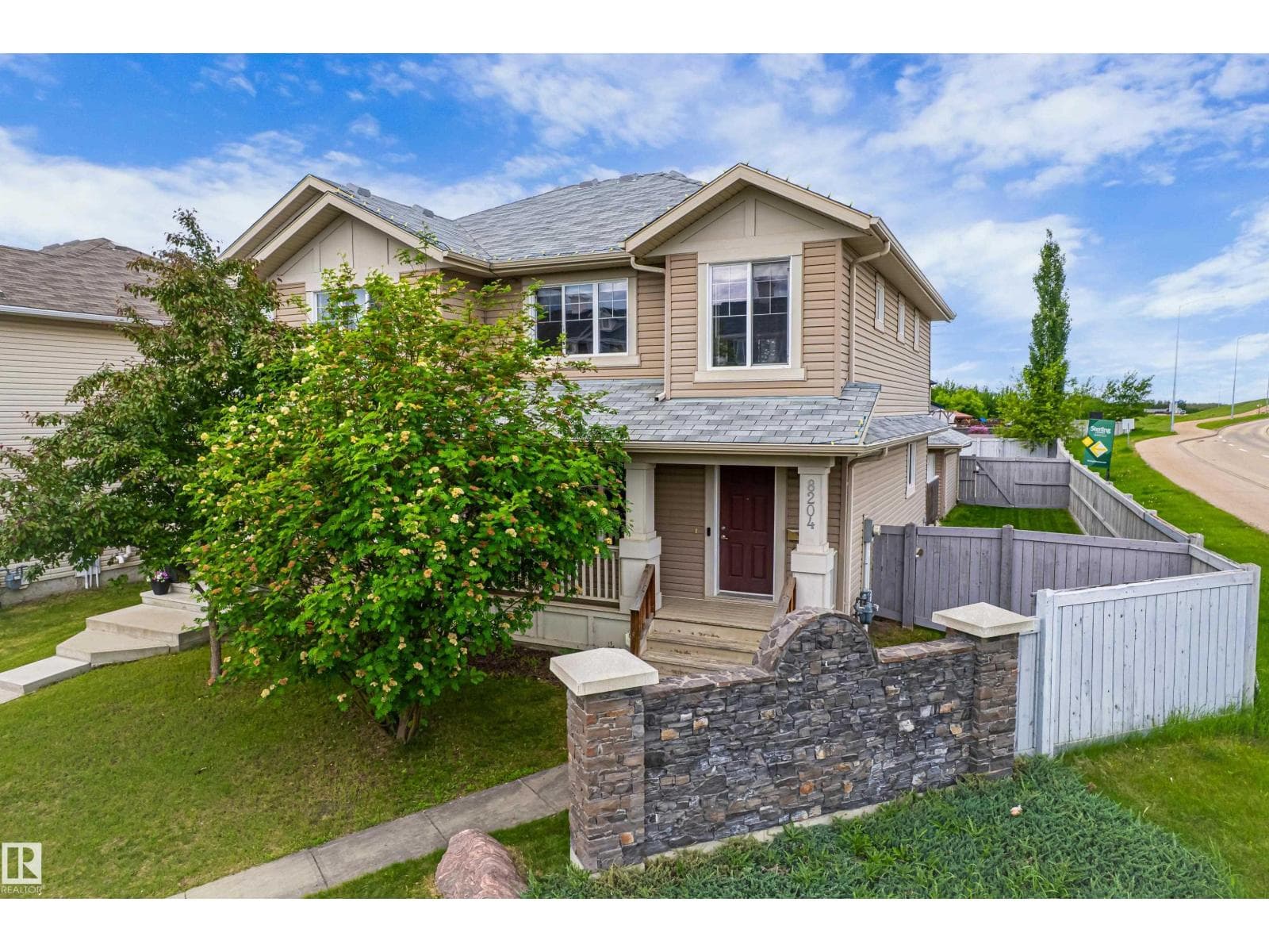 8204 180 AV NW