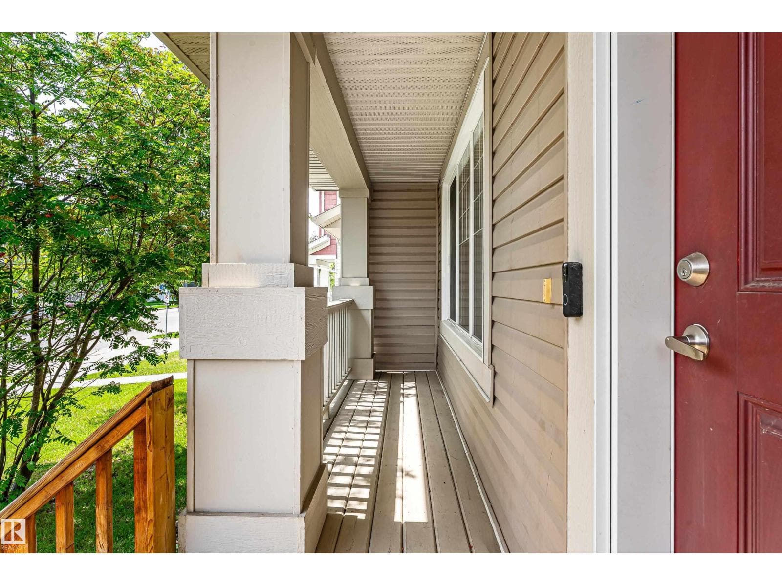 8204 180 AV NW — photo 5