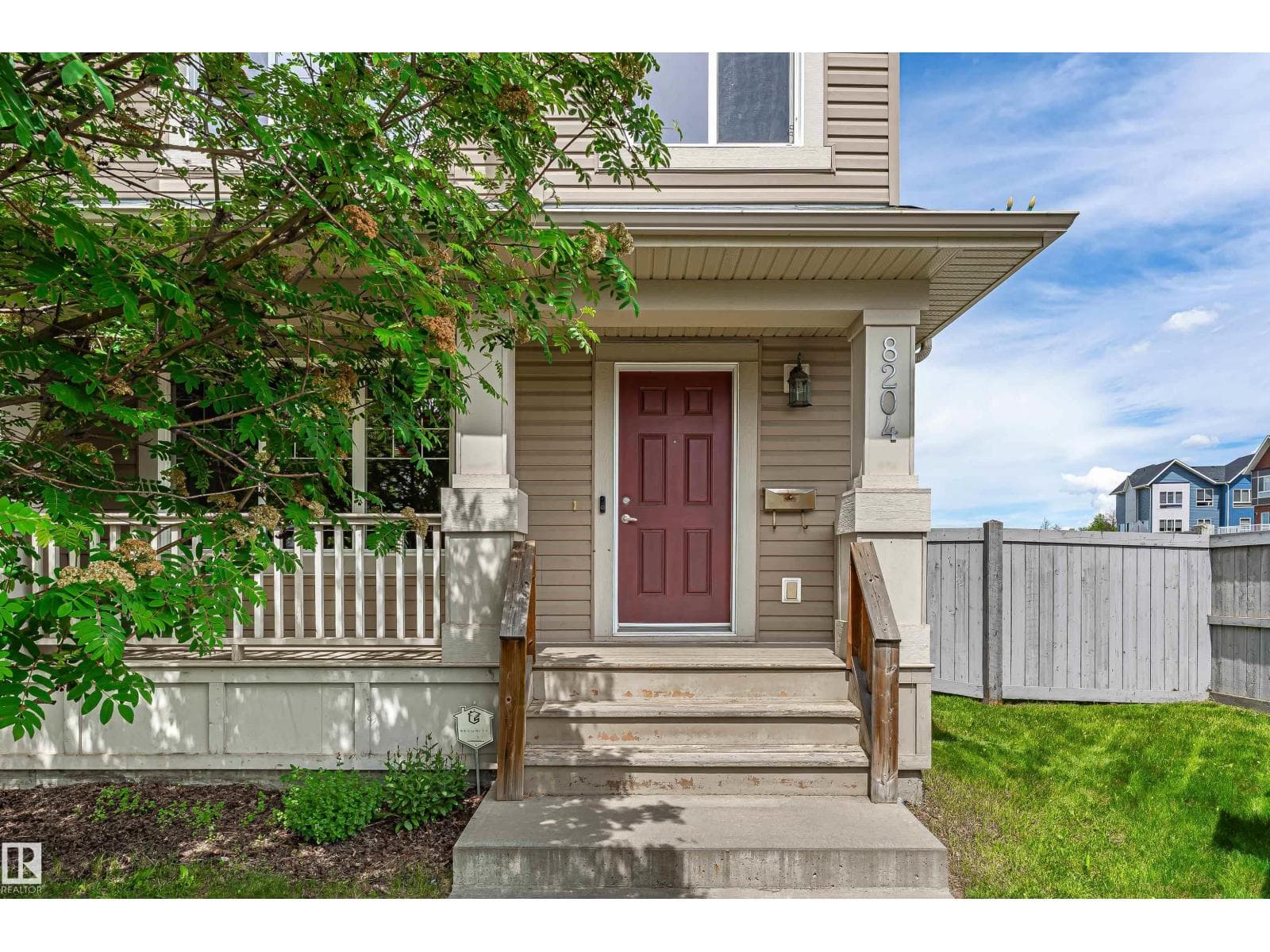 8204 180 AV NW — photo 4