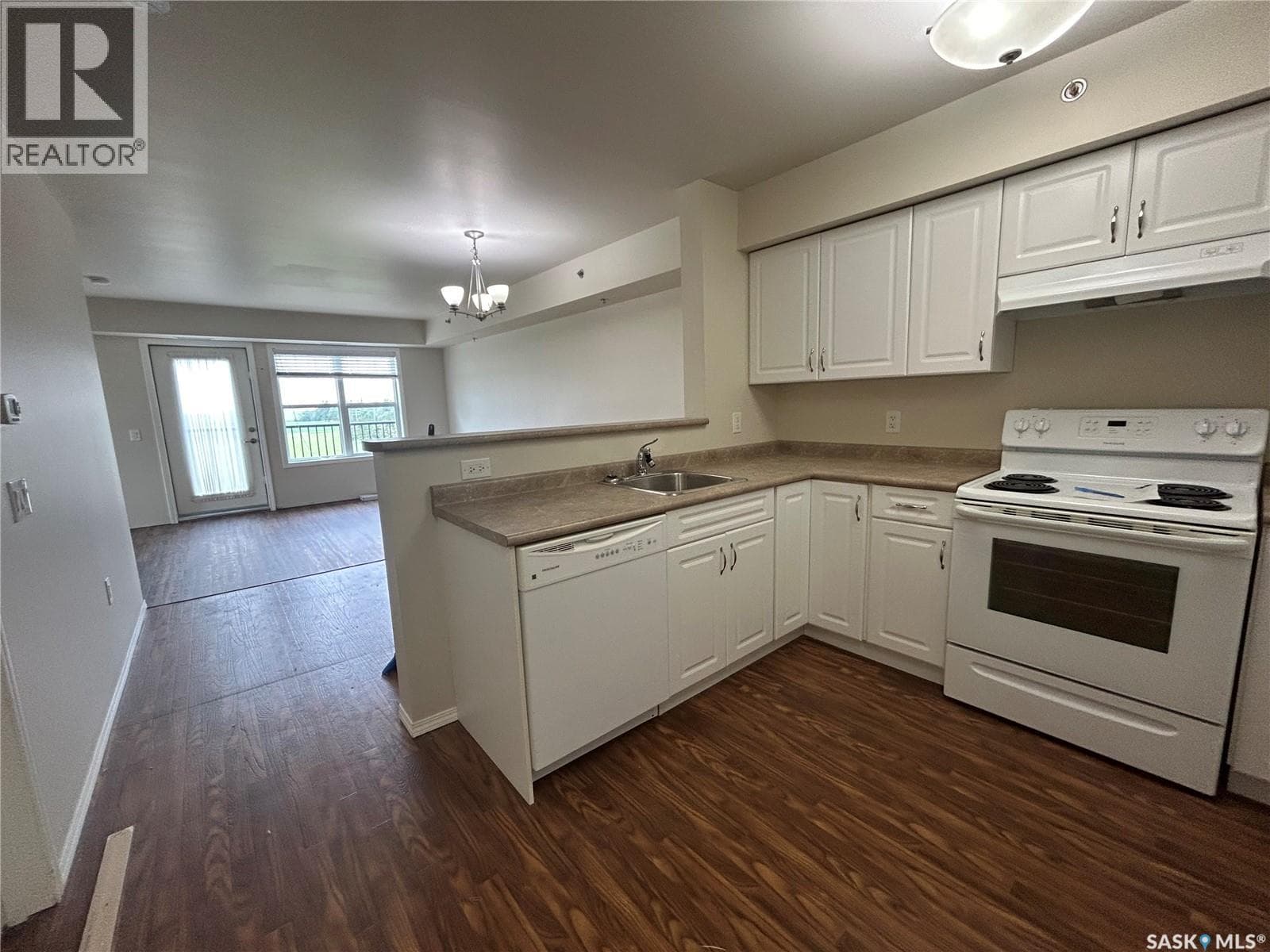 601 110th AVENUE — photo 3
