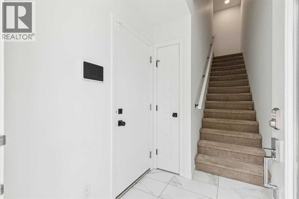 146 Walgrove Common SE — photo 2