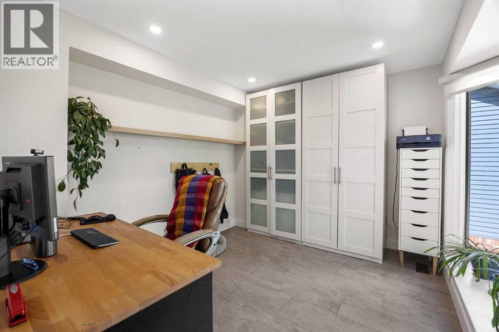11 Stradwick Way SW — photo 5