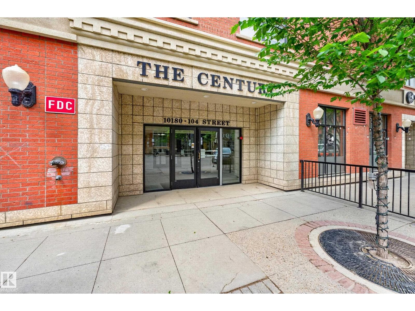 #1701 10180 104 ST NW