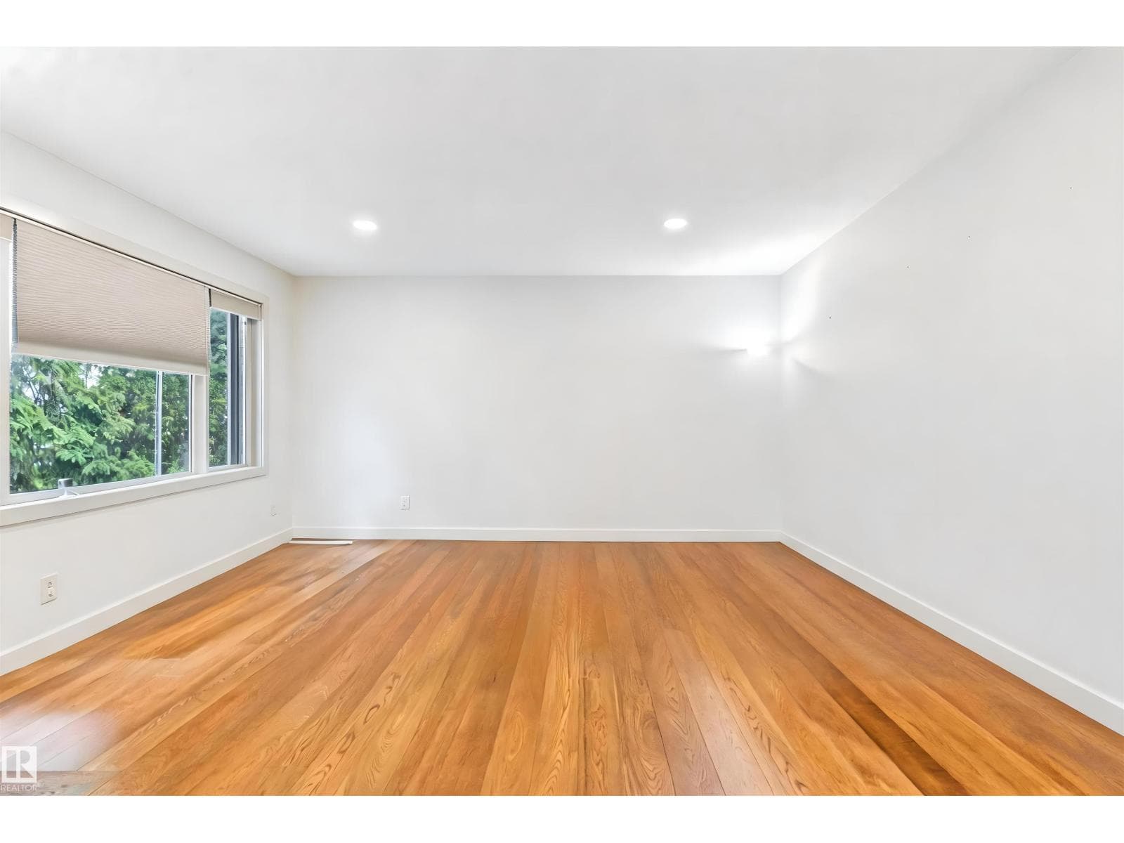 12929/31 103 ST NW — photo 3