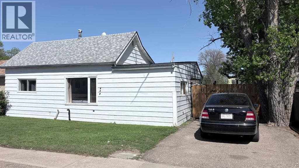 518 3 Street W
