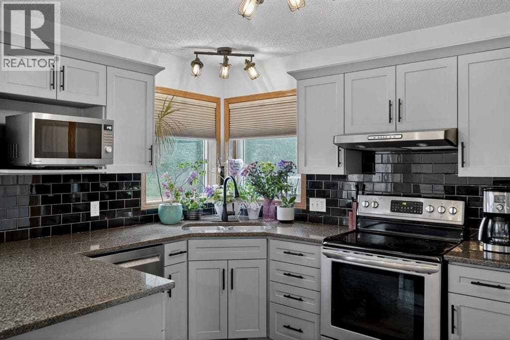 84 Hidden Spring Close NW — photo 3