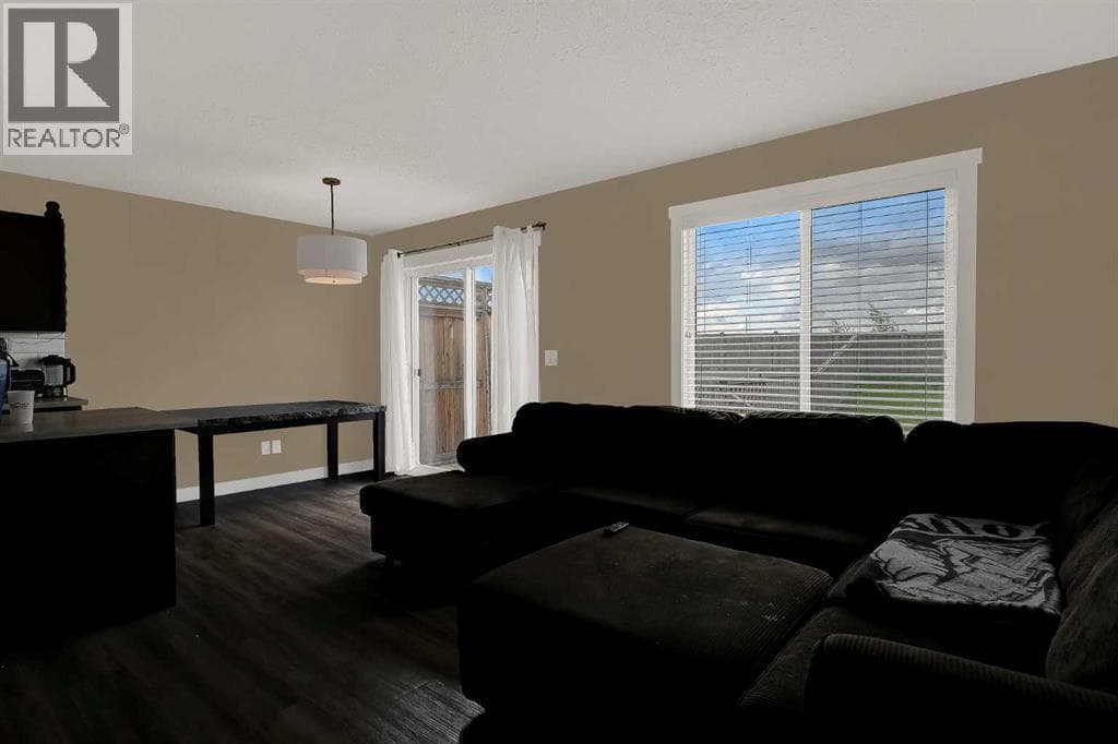 8445 101 Avenue — photo 3
