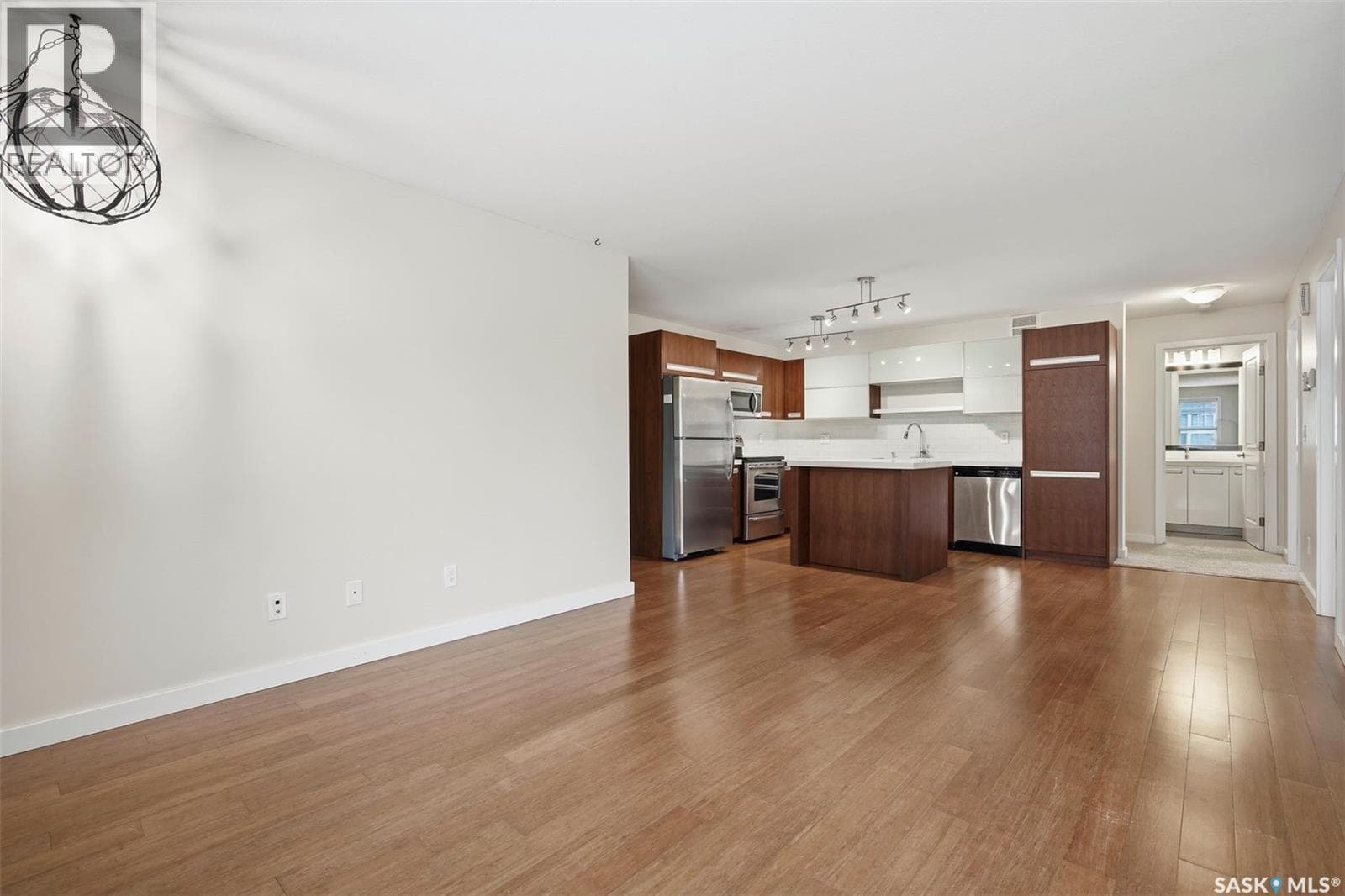 409 1015 Patrick CRESCENT — photo 5