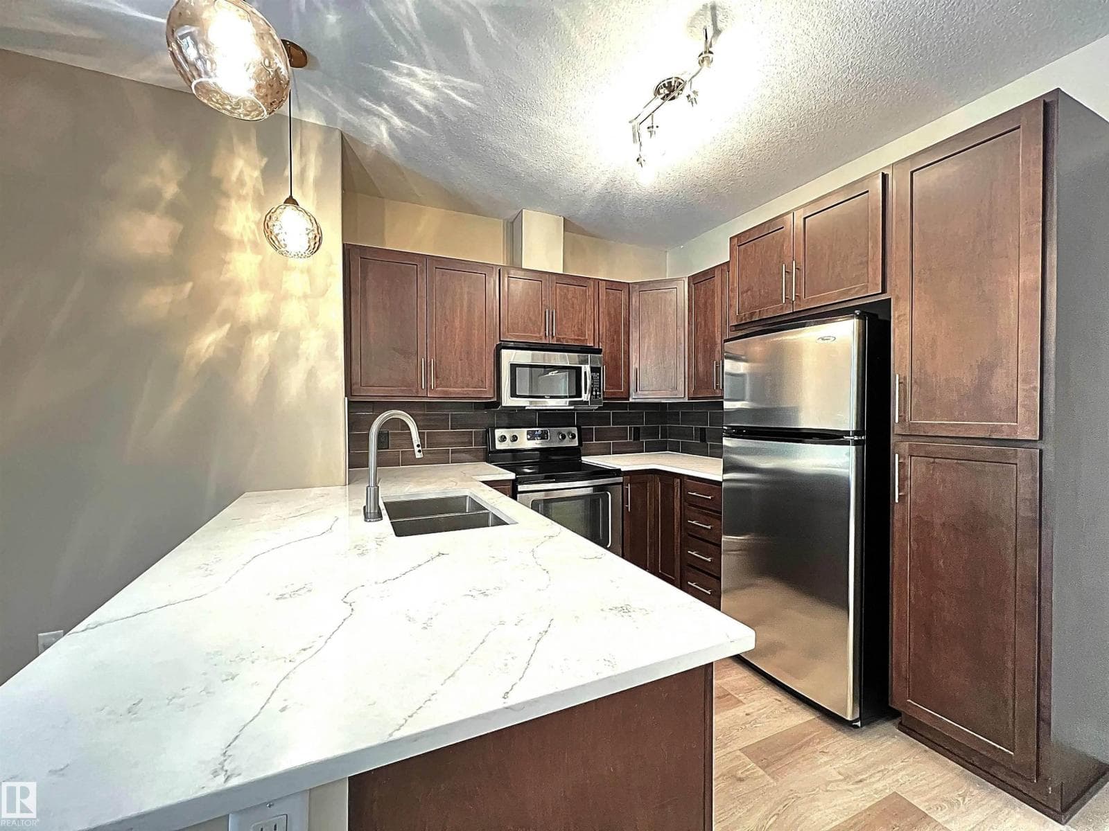 #140 308 AMBLESIDE LINK LI SW — photo 4
