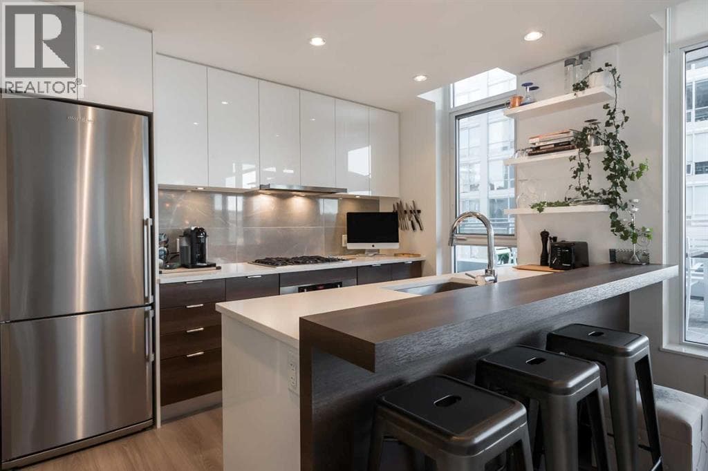 803, 108 Waterfront Court SW — photo 2