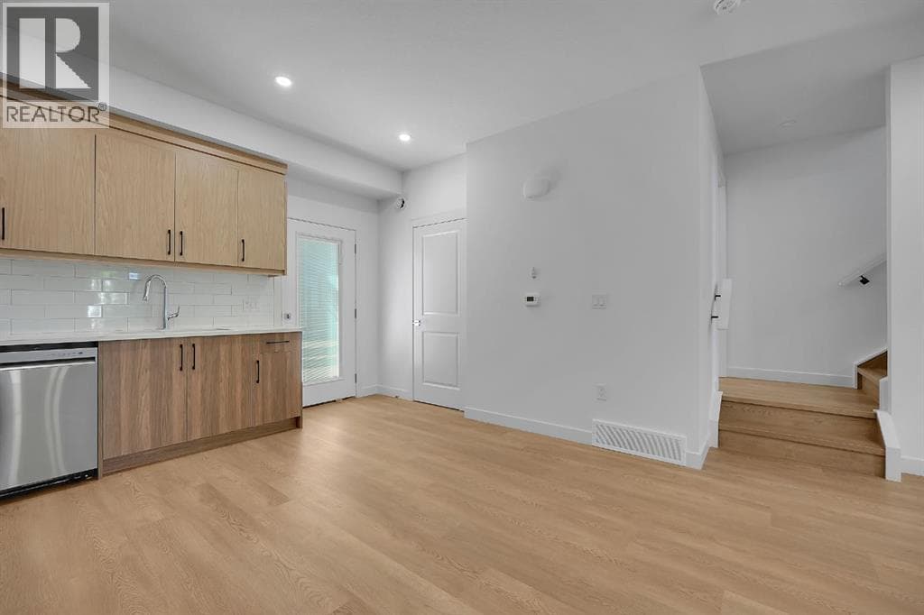 612 12 Avenue NE — photo 4
