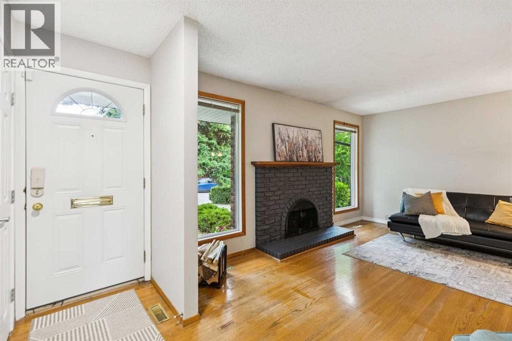 931 124 Avenue SW — photo 3