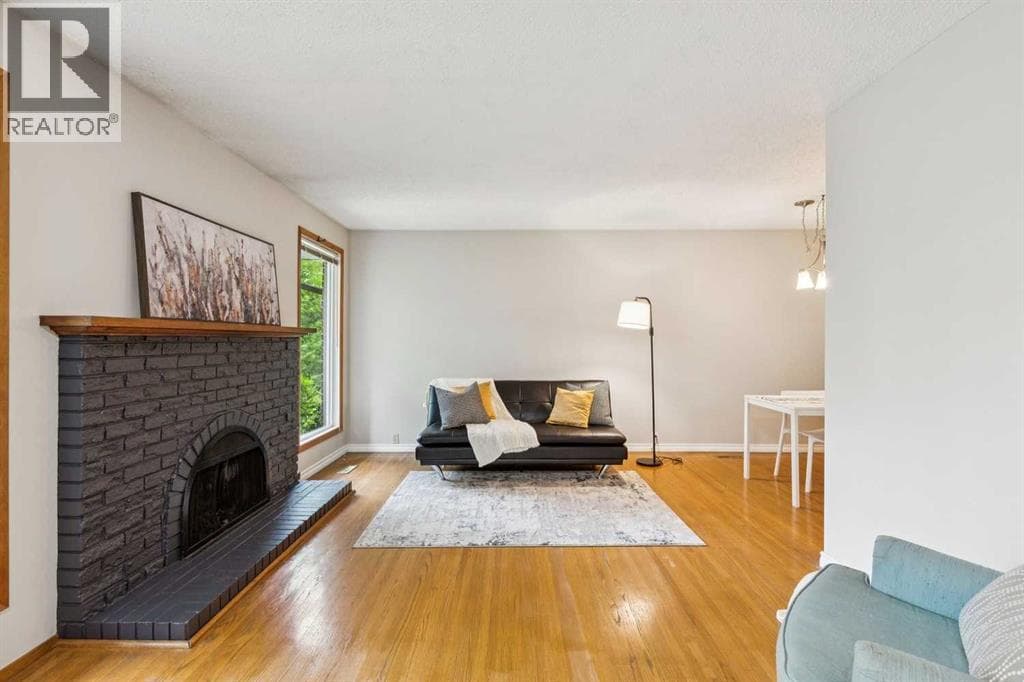 931 124 Avenue SW — photo 4